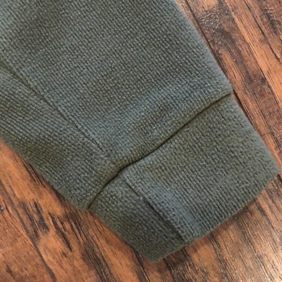 Banana republic olive green top - Picture 5 of 5